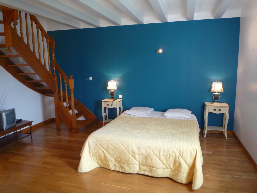 Hotel Le Petit Pont Moncé-en-Belin Zewnętrze zdjęcie