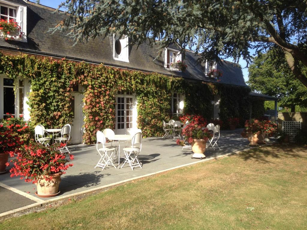 Hotel Le Petit Pont Moncé-en-Belin Zewnętrze zdjęcie